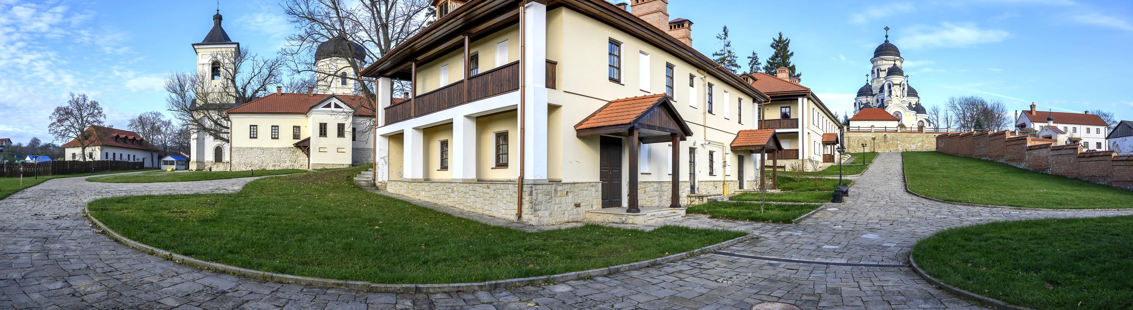 Örnek PTZ kamera 2: avlu, ev girişi ve kilise